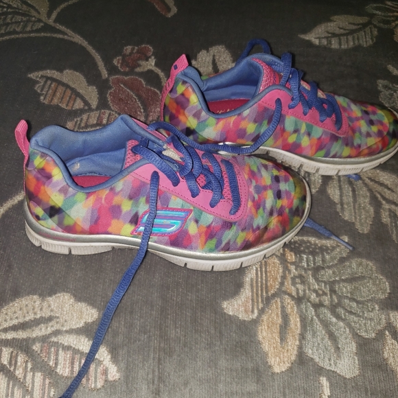 Girl sketchers - Picture 2 of 4